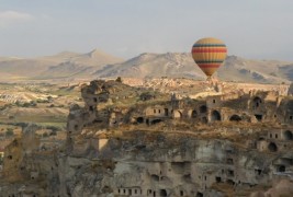 Куќи издлабени во карпи
