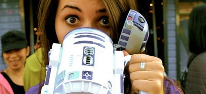 Утринско кафе во чаша-робот R2-D2