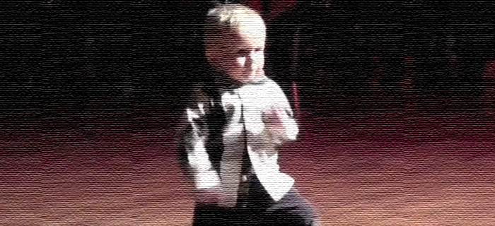 Неодолив танц на 2-годишно детенце