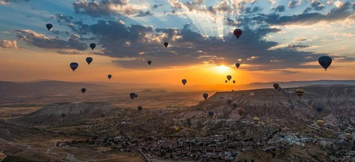 Лет со балон на зајдисонце во мистичната Кападокија
