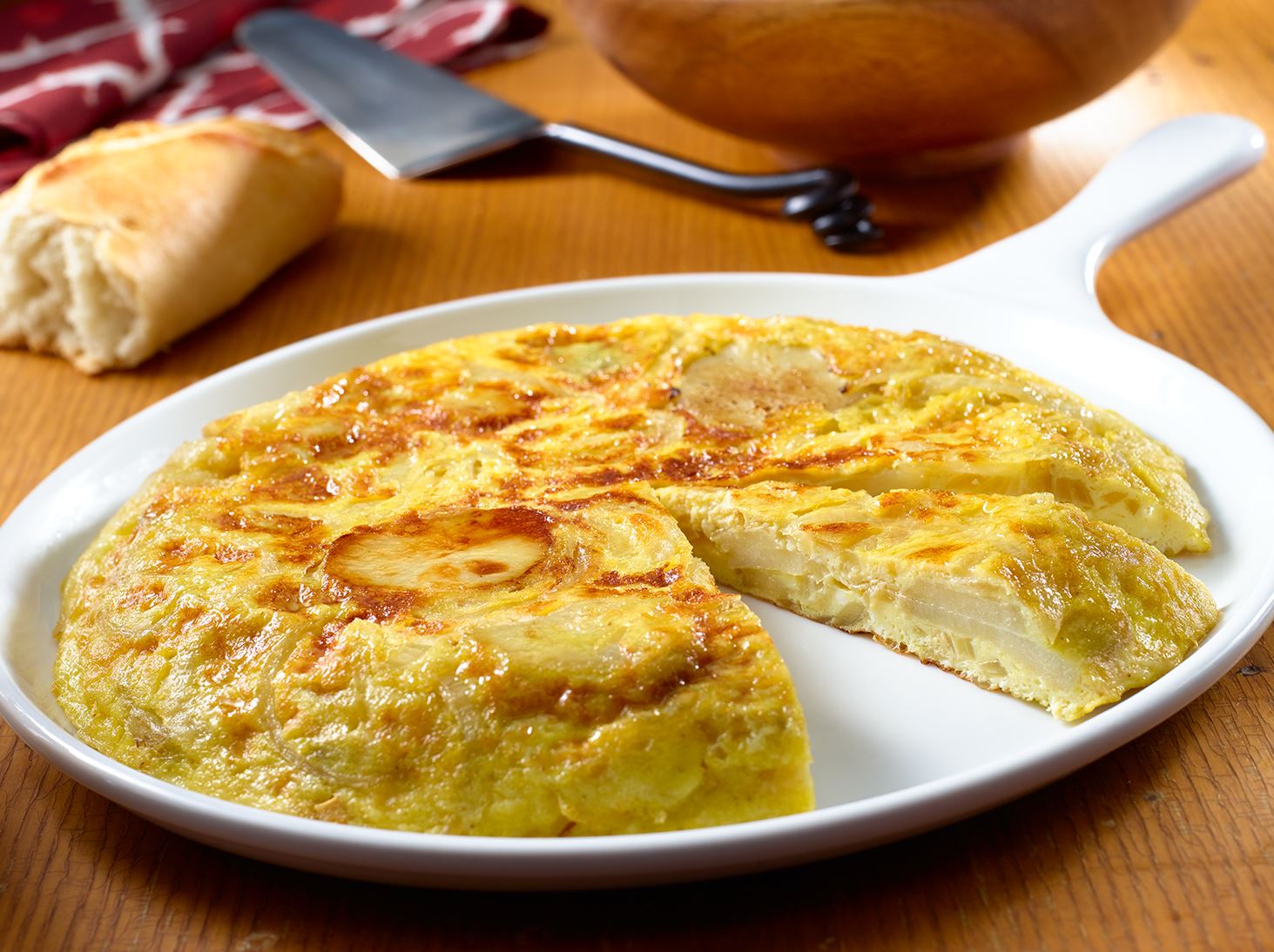 Шпански омлет: Рецепт за вкусен доручек со компир и јајца