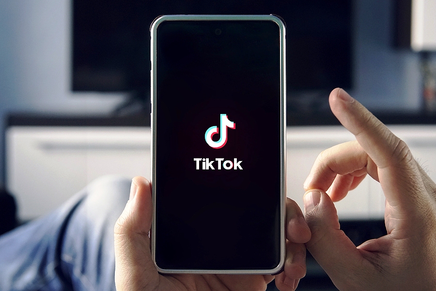 5 профили на ТикТок што едуцираат, поврзуваат и го менуваат светот на подобро