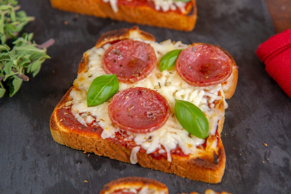 Ем брзо ем вкусно: Рецепт за пица тост