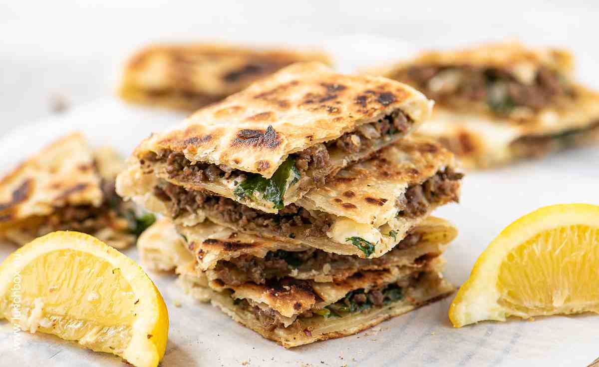 Вкусно, превкусно: Рецепт за ѓозлеме со спанаќ и сирење